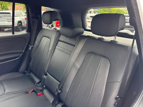 Used 2023 Mercedes-Benz GLB 250 4MATIC image 8