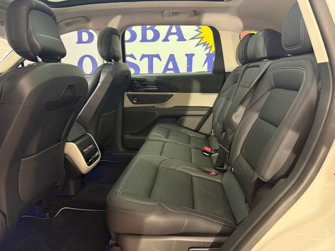 Used 2025 Lincoln Nautilus Reserve image 16