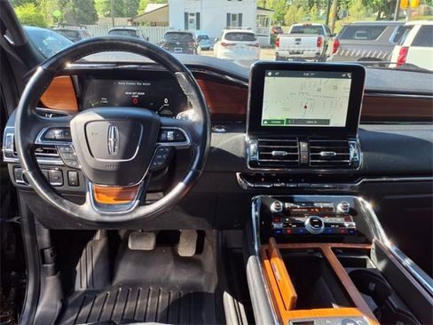 Used 2019 Lincoln Navigator Reserve image 18