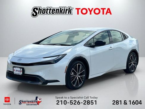 Used 2023 Toyota Prius XLE FWD image 1