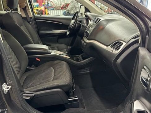 Used 2020 Dodge Journey SE w/ SE Popular Equipment Group FWD image 18