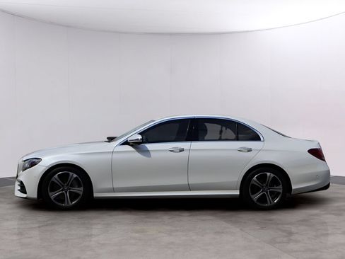 Certified 2017 Mercedes-Benz E 300 4MATIC image 4