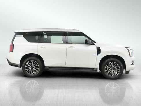 Used 2025 Nissan Armada SL AWD/4WD image 6