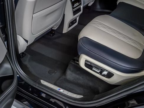Used 2020 BMW X7 xDrive40i w/ M Sport Package AWD/4WD image 42