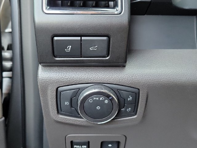 Used 2018 Ford Expedition Limited RWD image 11