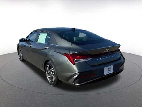 Used 2025 Hyundai Elantra Limited image 10