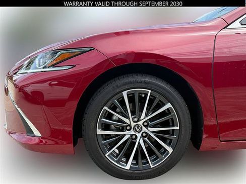 Used 2025 Lexus ES 300h w/ Premium Package FWD image 5