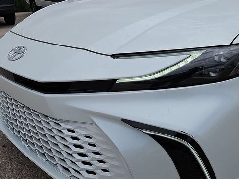 Used 2025 Toyota Camry XSE FWD image 10