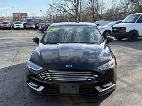 Used 2017 Ford Fusion SE w/ Fusion SE Technology Package image 3