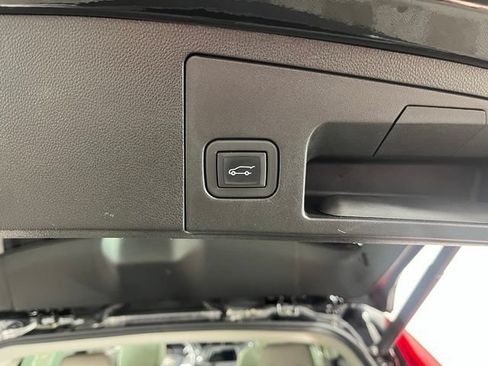Used 2023 Cadillac XT4 Luxury w/ Cold Weather Package AWD/4WD image 42