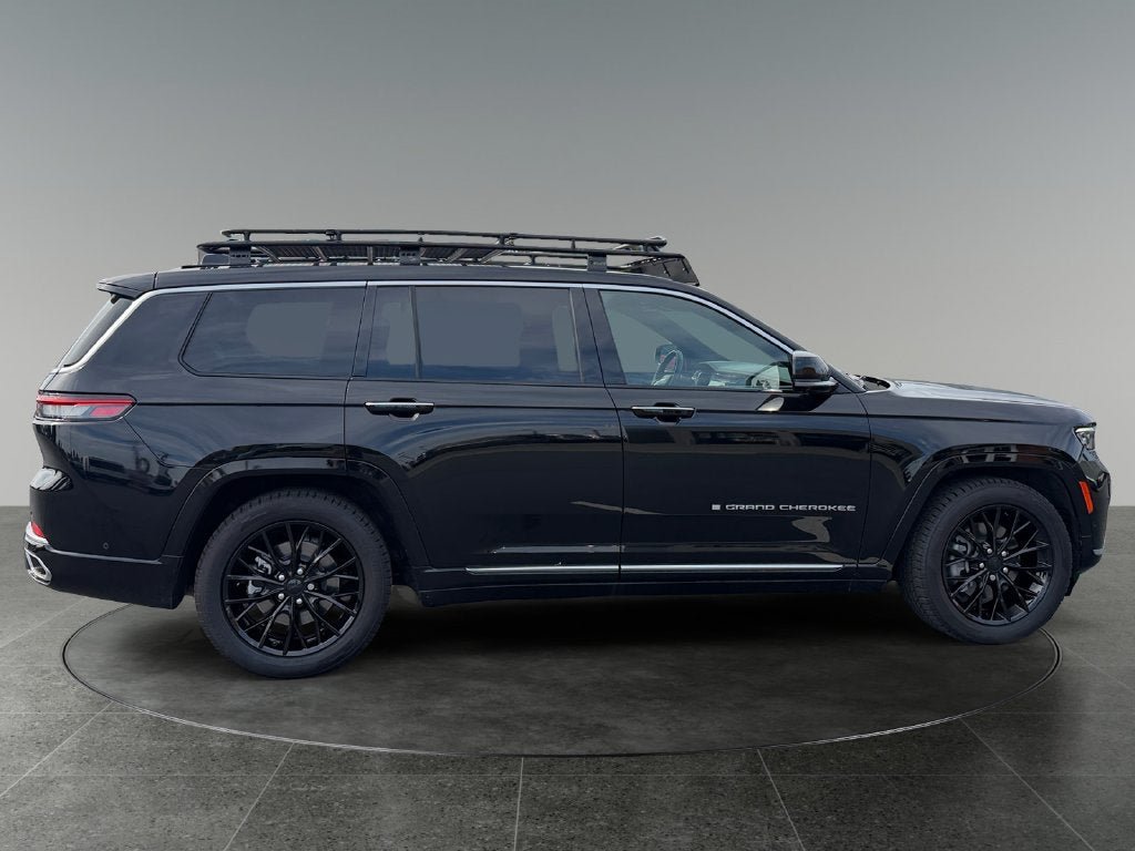 Used 2023 Jeep Grand Cherokee L Summit AWD/4WD image 9
