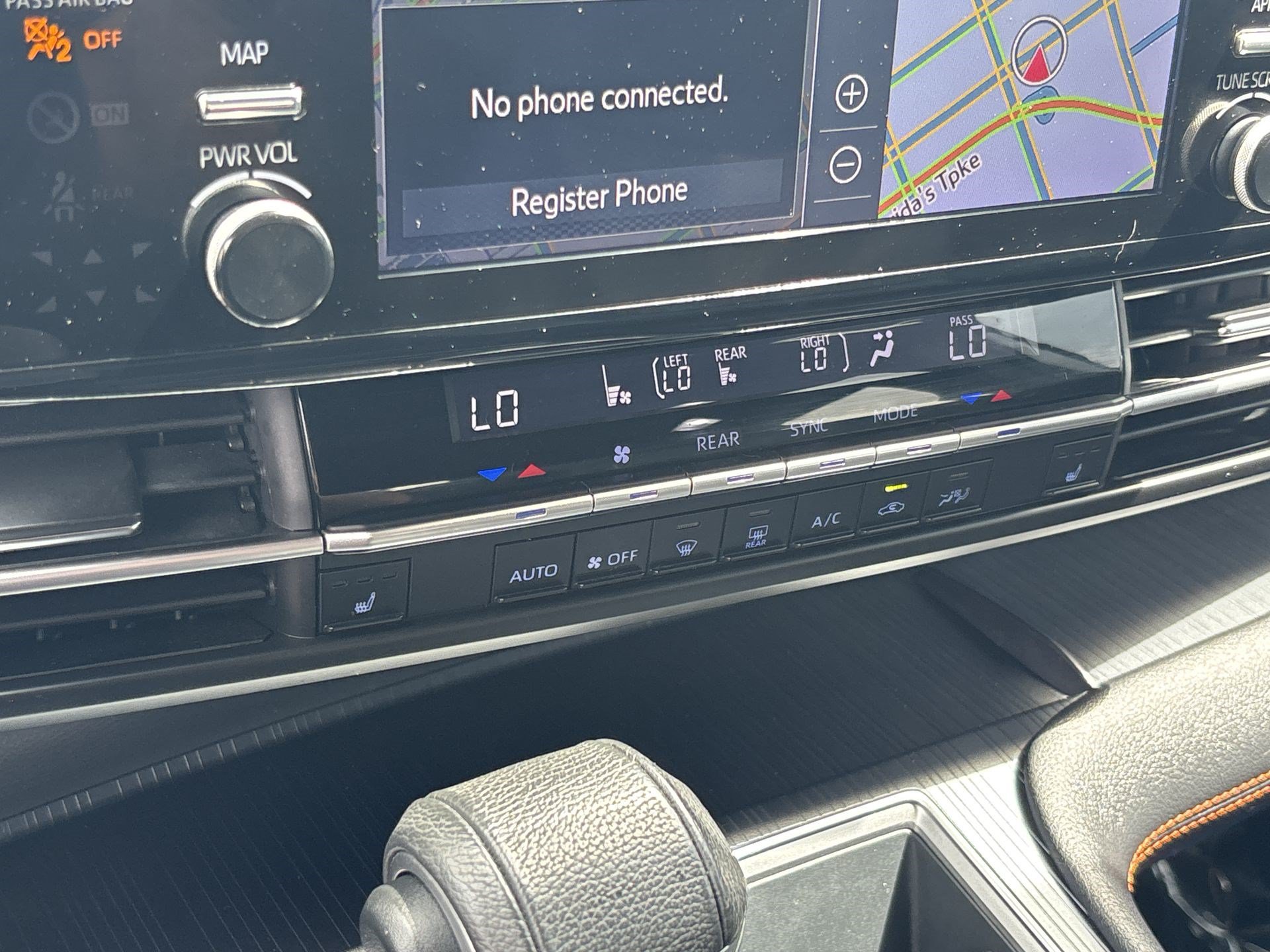 Used 2022 Toyota Sienna XSE FWD image 16
