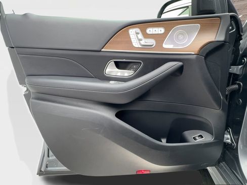 Used 2025 Mercedes-Benz GLS 450 4MATIC image 23