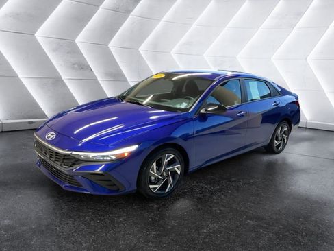 Certified 2025 Hyundai Elantra Sport image 2