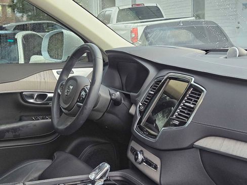 Used 2025 Volvo XC90 T8 Ultra w/ Lounge Package image 9