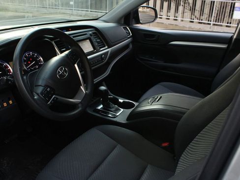 Used 2016 Toyota Highlander LE image 13