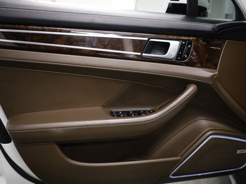 Used 2018 Porsche Panamera 4S image 14