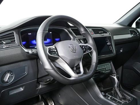 Used 2022 Volkswagen Tiguan SE R-Line FWD image 4
