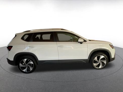 Used 2025 Volkswagen Taos SE image 16