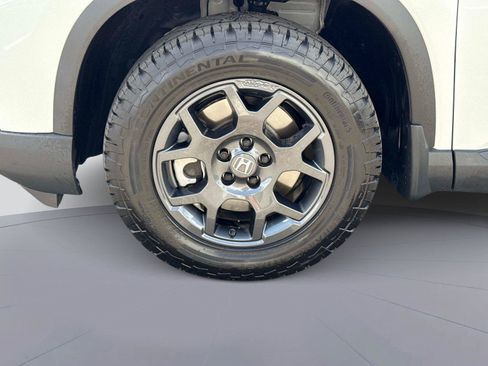 Certified 2025 Honda Pilot TrailSport image 11