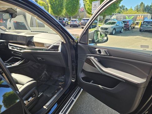 Used 2025 BMW X7 xDrive40i AWD/4WD image 11