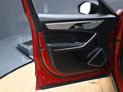 Used 2025 Jaguar F-PACE R-Dynamic S image 39