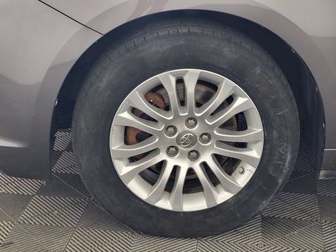 Used 2014 Toyota Sienna XLE FWD image 10