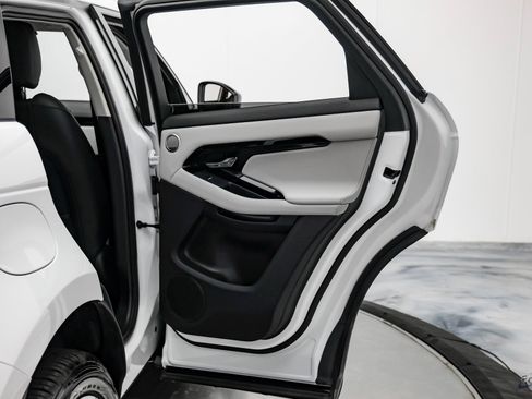 Used 2024 Land Rover Range Rover Evoque Dynamic SE image 82