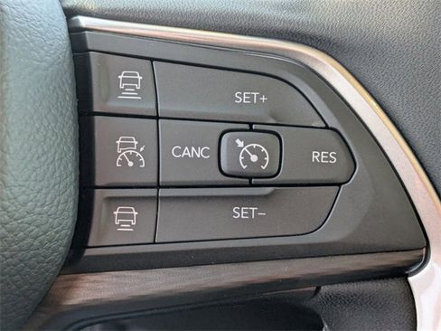 New 2025 Jeep Grand Cherokee Altitude image 16