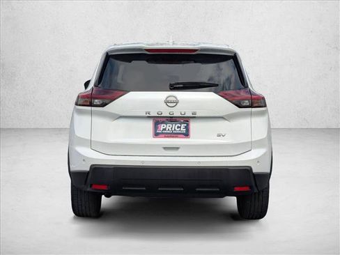 Used 2024 Nissan Rogue SV image 7