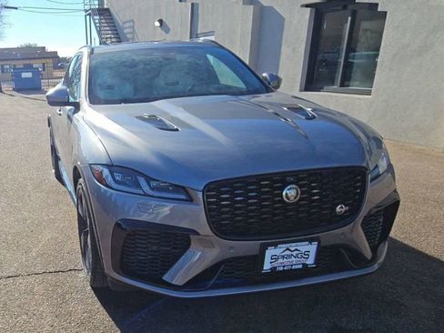 Used 2023 Jaguar F-PACE SVR image 2
