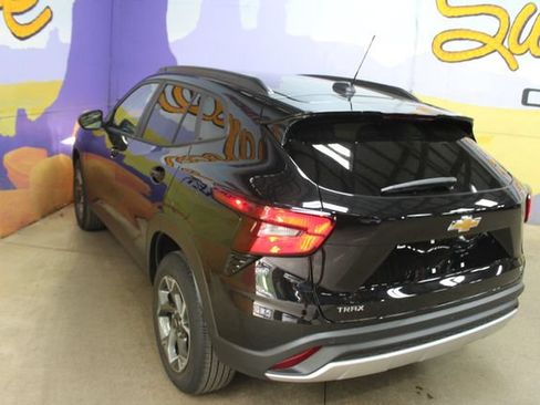 Used 2024 Chevrolet Trax LT w/ Driver Confidence Package FWD image 6