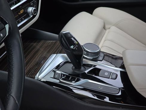 Used 2019 BMW 530i w/ Convenience Package RWD image 31