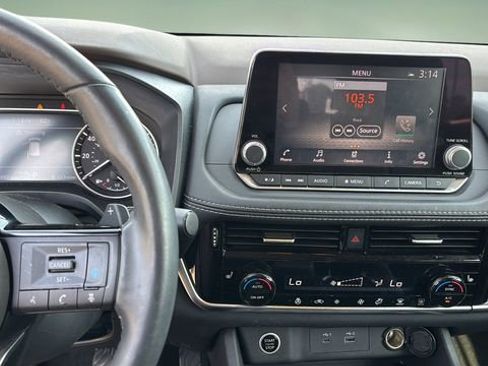 Used 2021 Nissan Rogue SV w/ Premium Package image 9