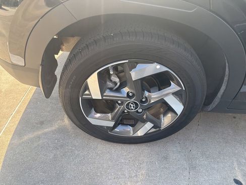 Used 2025 Hyundai Venue SEL image 15