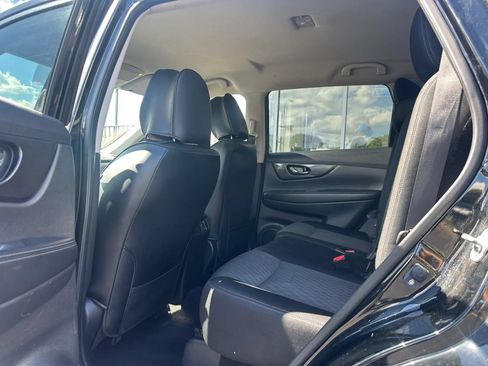 Used 2020 Nissan Rogue SV FWD image 12