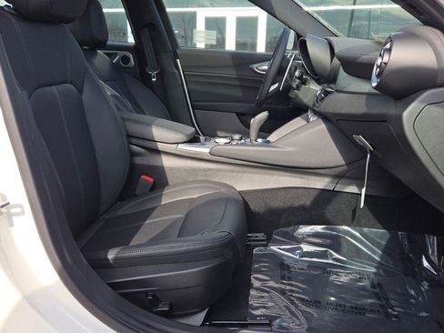 New 2025 Alfa Romeo Giulia AWD image 6