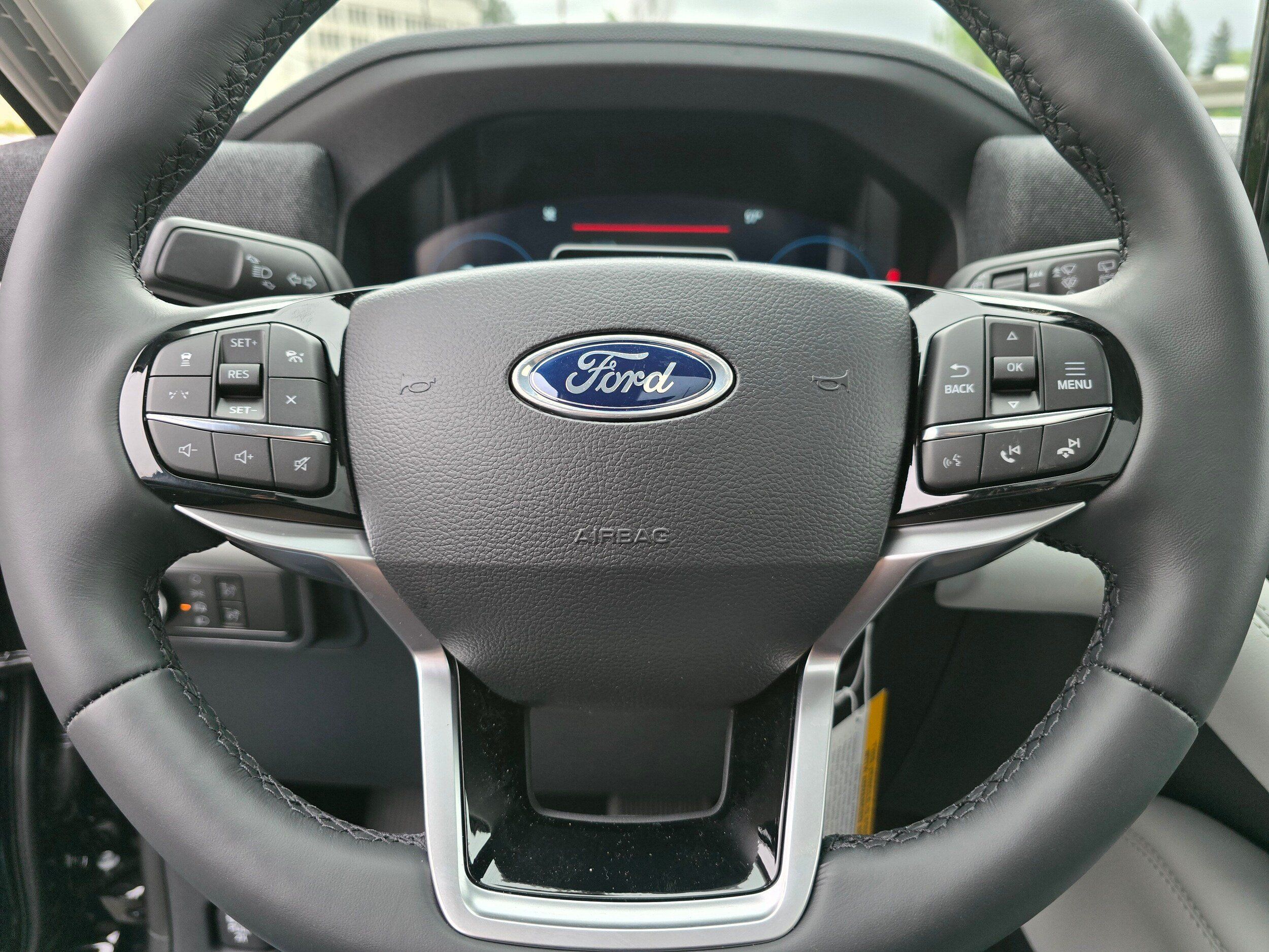 New 2026 Ford Explorer Platinum w/ LUX Leather Package AWD/4WD image 18