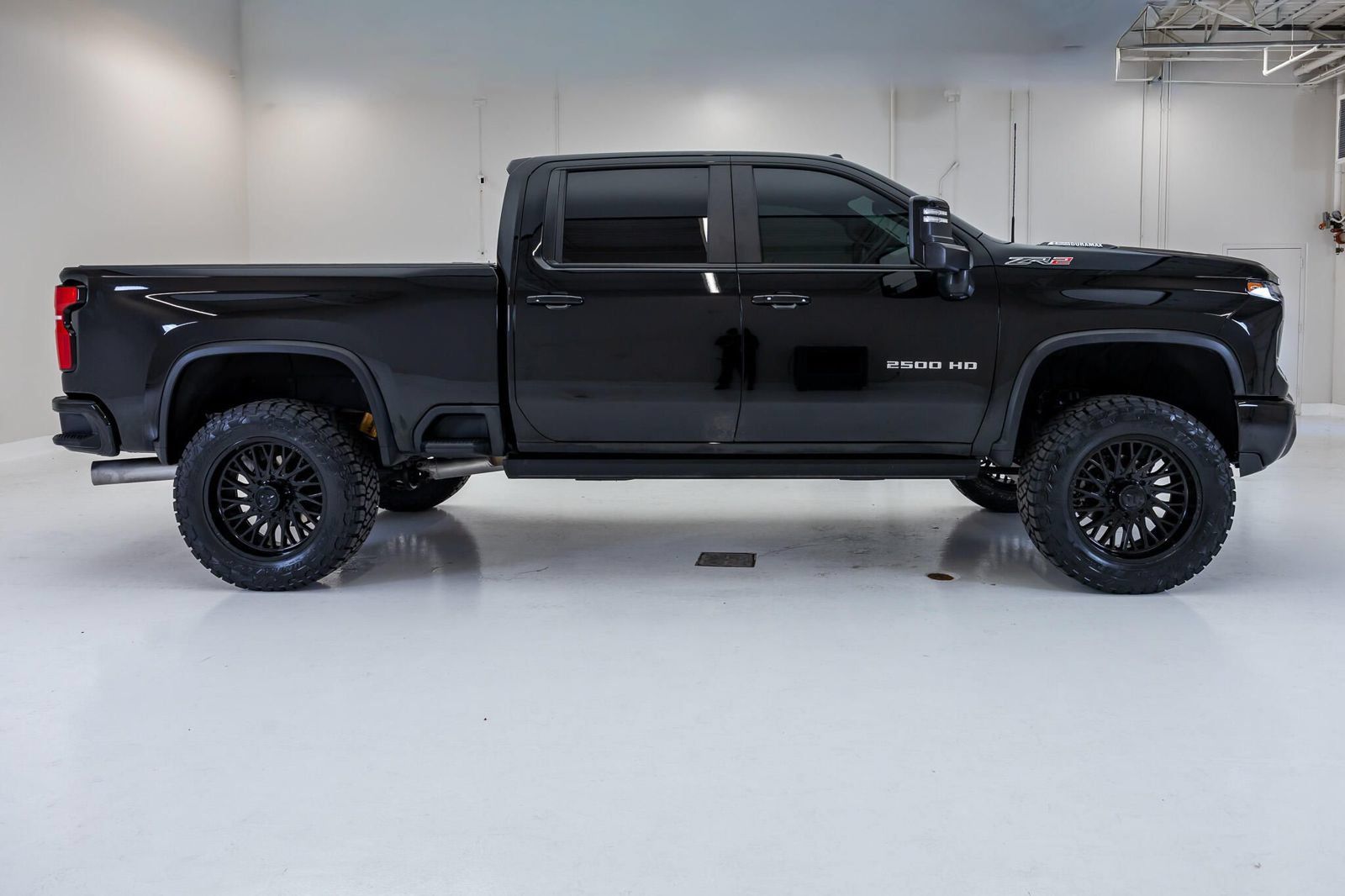 Used 2025 Chevrolet Silverado 2500 ZR2 w/ Technology Package AWD/4WD image 11