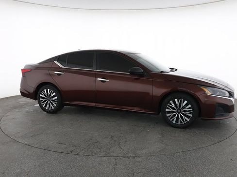 Used 2024 Nissan Altima 2.5 SV FWD image 15