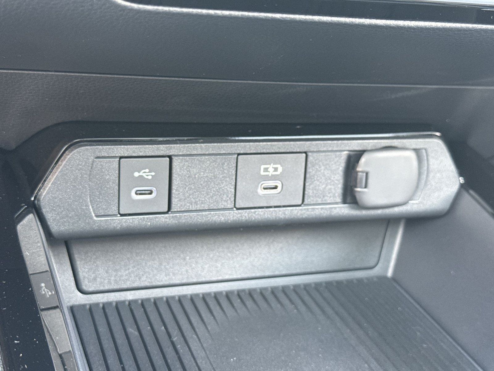 New 2026 Toyota Prius Plug-In Hybrid FWD image 39