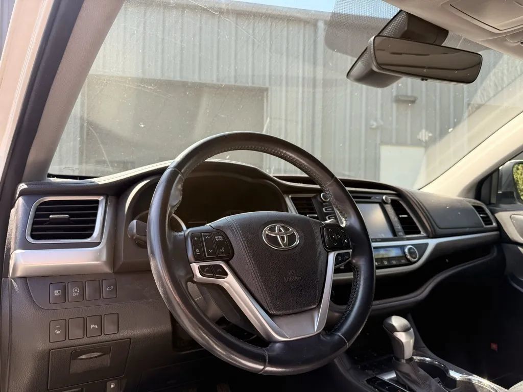Used 2017 Toyota Highlander Limited w/ Protection Package #3 AWD/4WD image 7