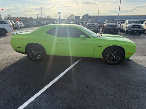 Used 2023 Dodge Challenger R/T w/ Plus Package image 4