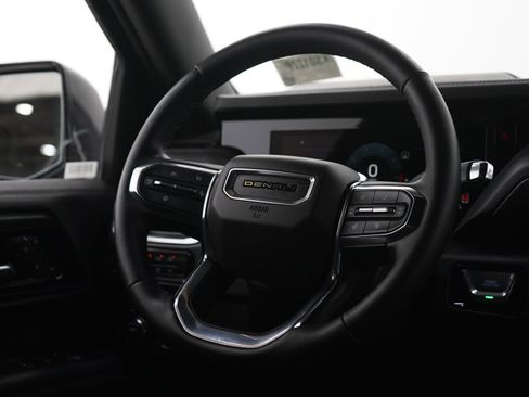 Used 2025 GMC Yukon XL Denali AWD/4WD image 15