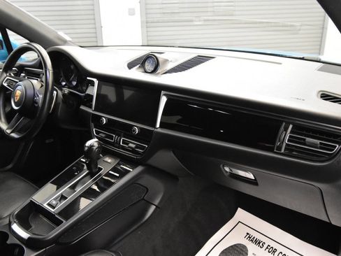 Used 2022 Porsche Macan AWD/4WD image 18