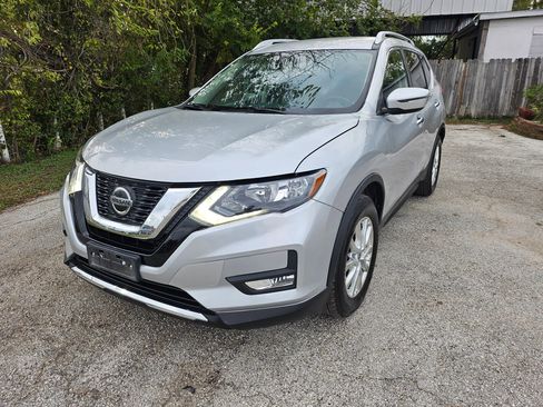 Used 2020 Nissan Rogue SV FWD image 1