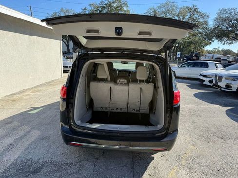 Used 2017 Chrysler Pacifica Touring-L image 19