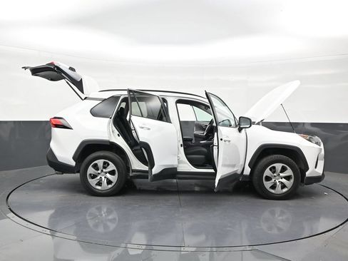 Used 2021 Toyota RAV4 LE FWD image 28