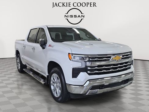 Used 2025 Chevrolet Silverado 1500 LTZ w/ Z71 Off-Road Package AWD/4WD image 3