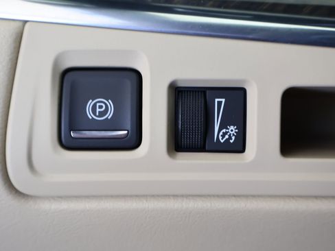 Used 2018 Cadillac XT5 FWD image 20